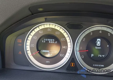 2013 Volvo S60 T5 z USA, uszkodzony, nr VIN YV1612FS1D2202815